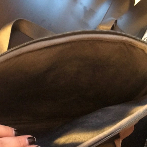 New Marc Jacobs laptop case with adjustable strap - Picture 3 of 4